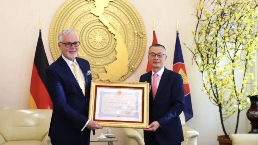 Former German ambassador to Vietnam awarded Friendship Order